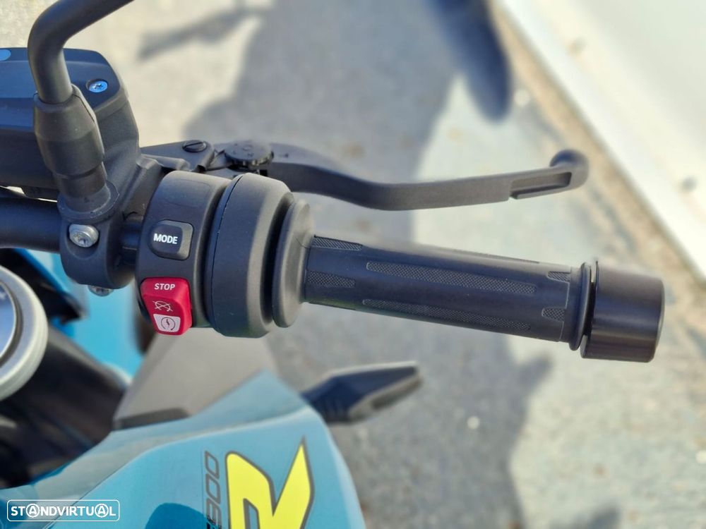 BMW F 900 R Azul Snapper Rocks - 9