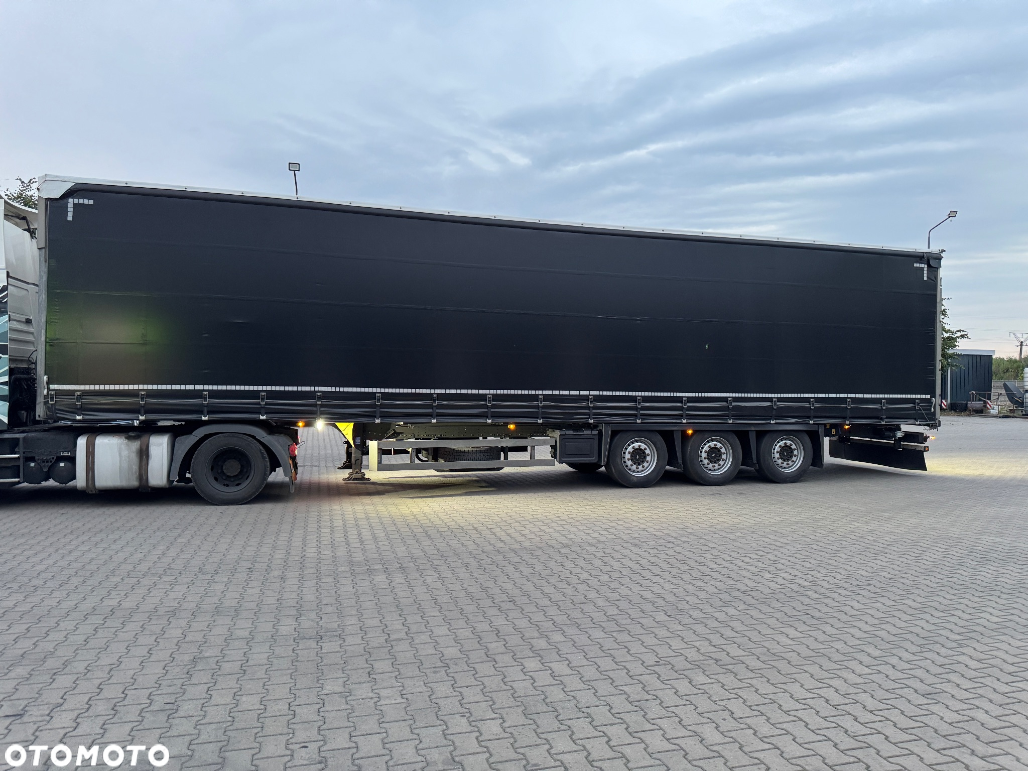 Schmitz Cargobull Varios dwa poziomy jazdy / mega - 2
