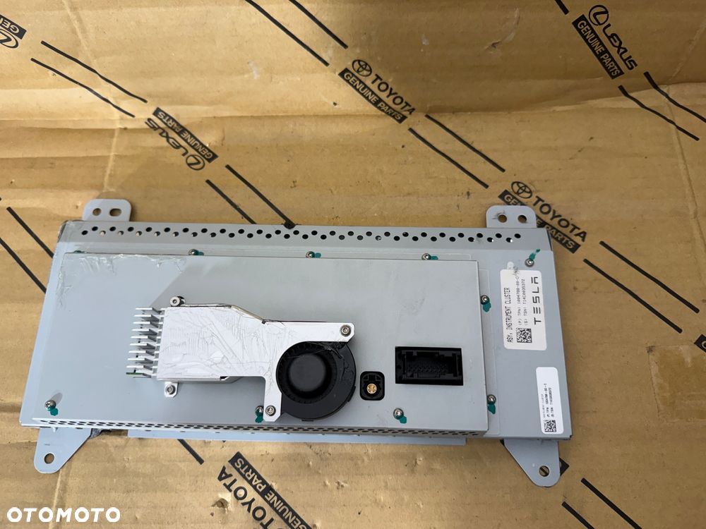 Ekran, zegary Tesla Model S Nr. 1004788-00-C. - 2