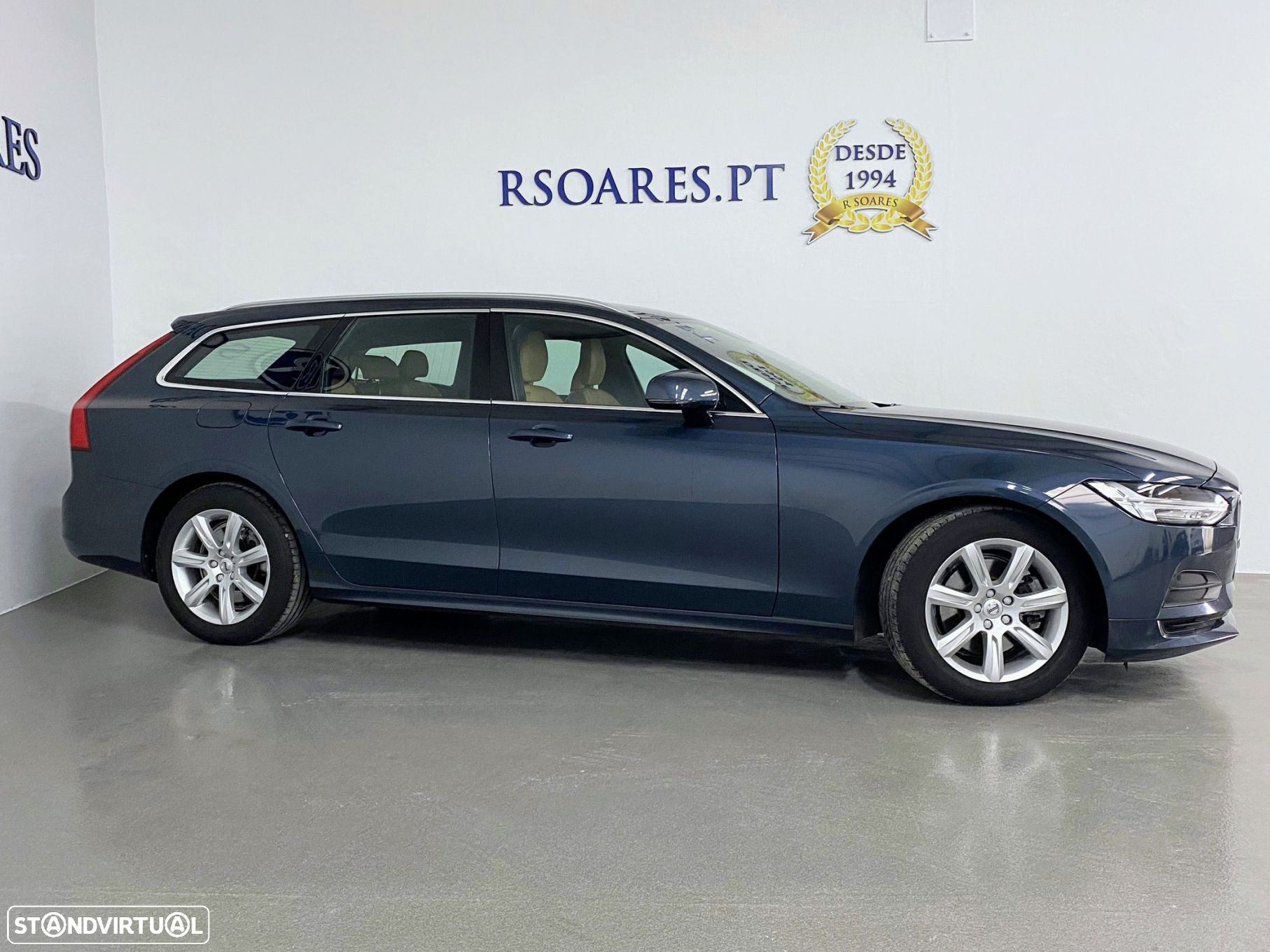 Volvo V90 2.0 D4 Momentum Geartronic - 3