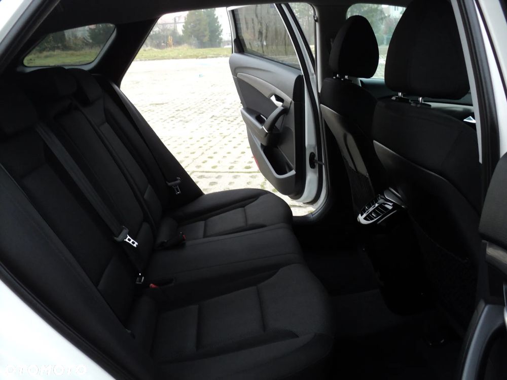Hyundai i40 Kombi 1.7 CRDi DCT Premium - 14