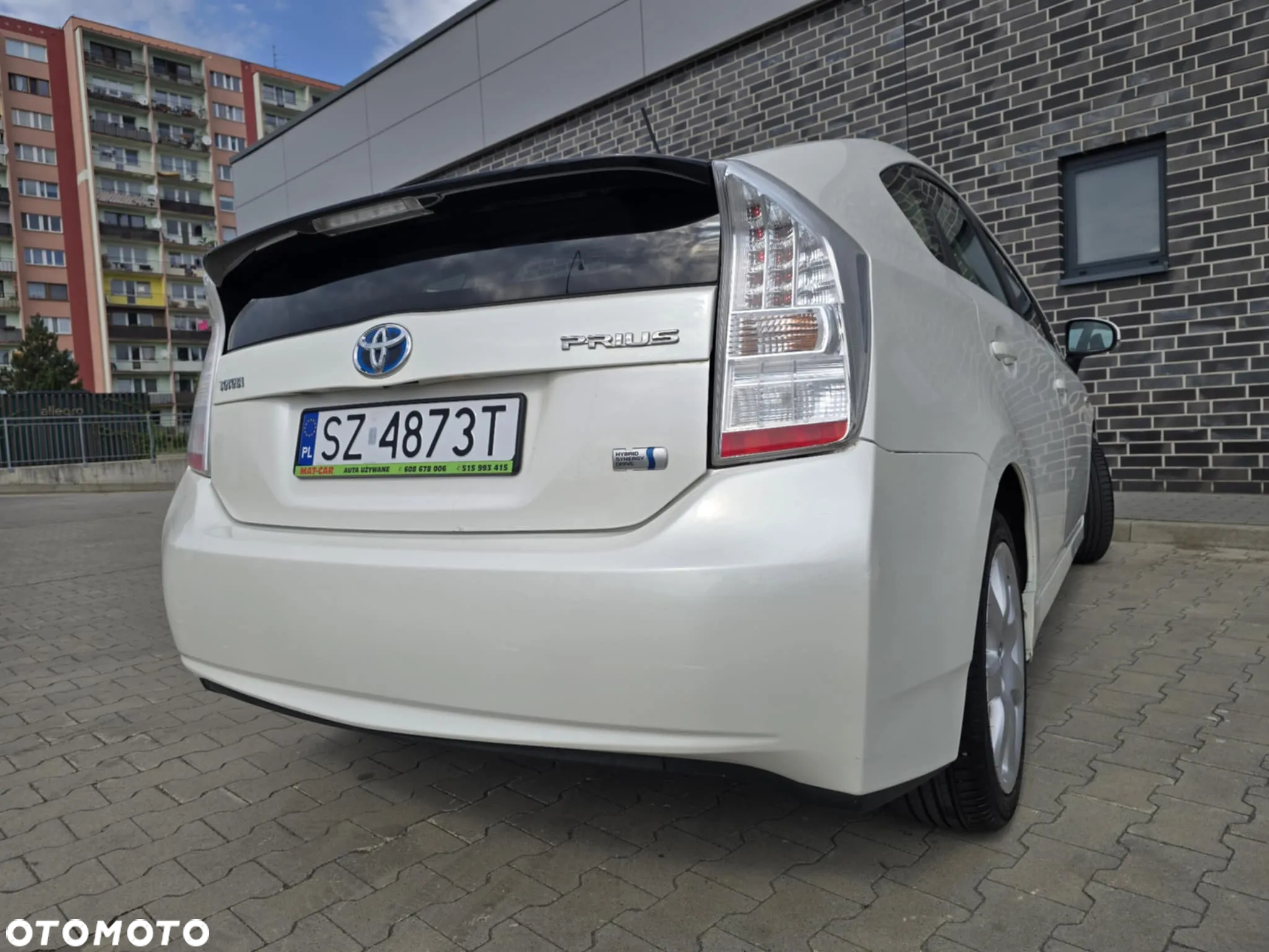 Toyota Prius (Hybrid) Executive - 11
