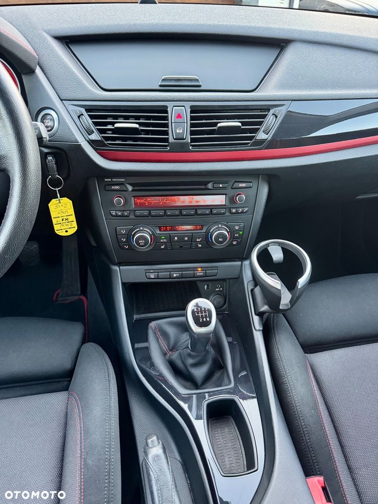 BMW X1 sDrive18d Sport Line - 14