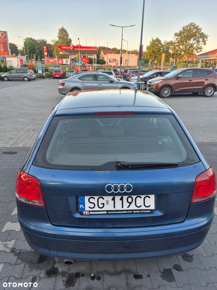 Audi A3 3-drzwiowe 1.6 FSI Ambiente - 4