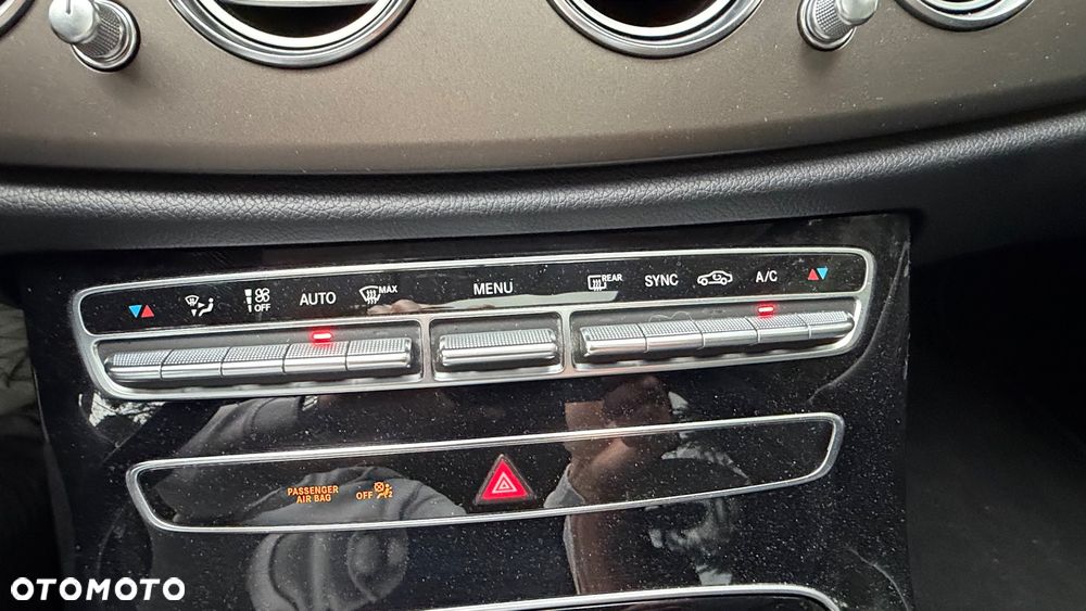 Mercedes-Benz Klasa E 200 CGI BlueEFFICIENCY Automatik Avantgarde - 28