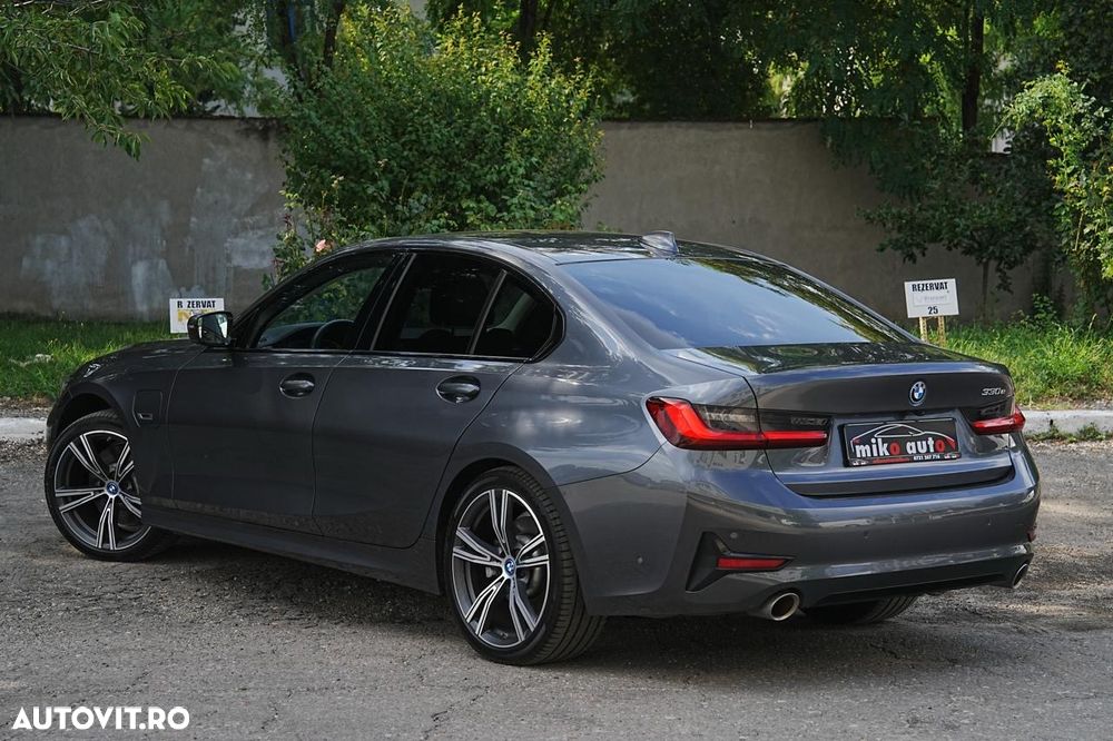BMW Seria 3 330e Aut. Sport Line - 14