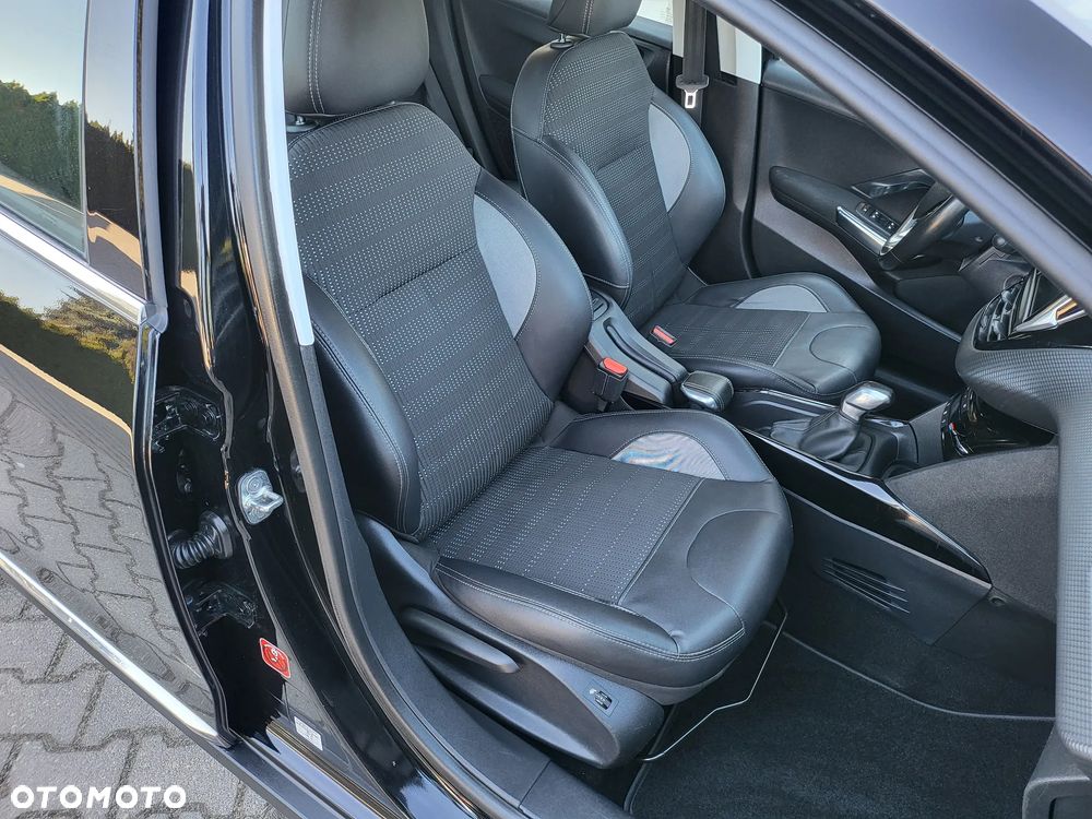 Peugeot 2008 1.2 Pure Tech Allure S&S - 17