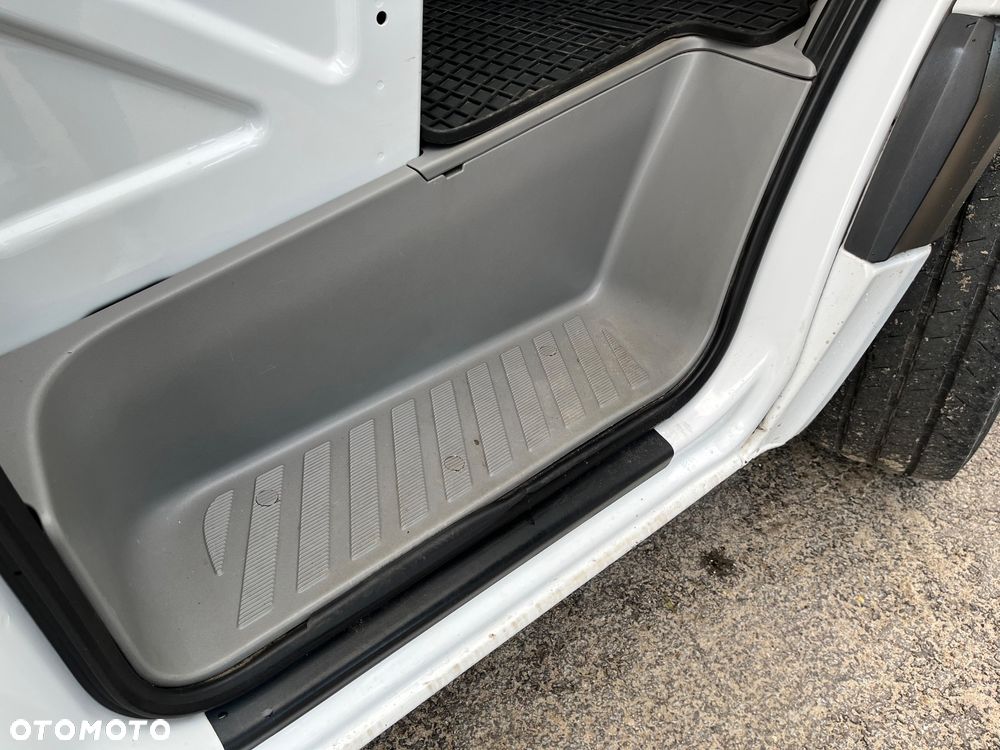 Mercedes-Benz Sprinter - 16