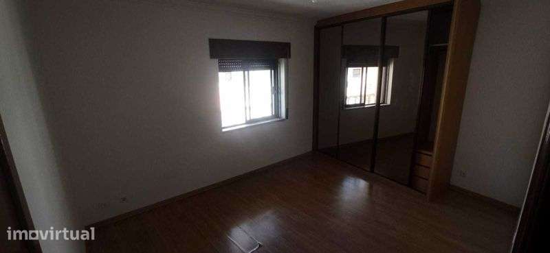 Apartamento T2 em Camarate, 1º andar - Grande imagem: 3/12