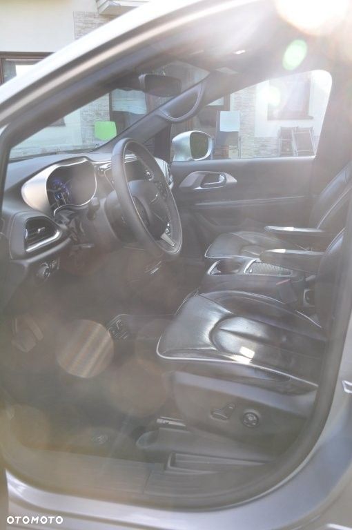 Chrysler Pacifica - 9