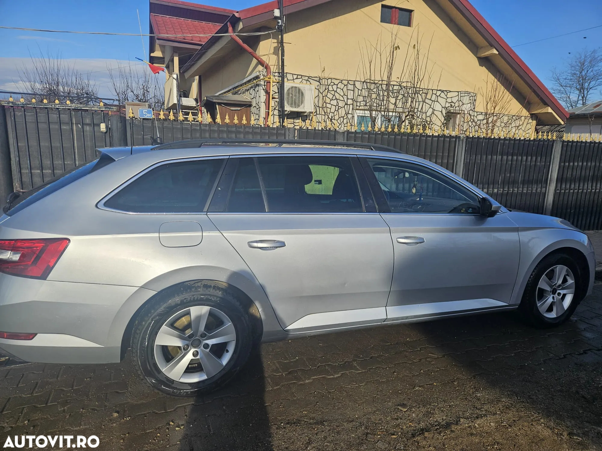 Skoda Superb 2.0 TDI DSG Ambition - 8