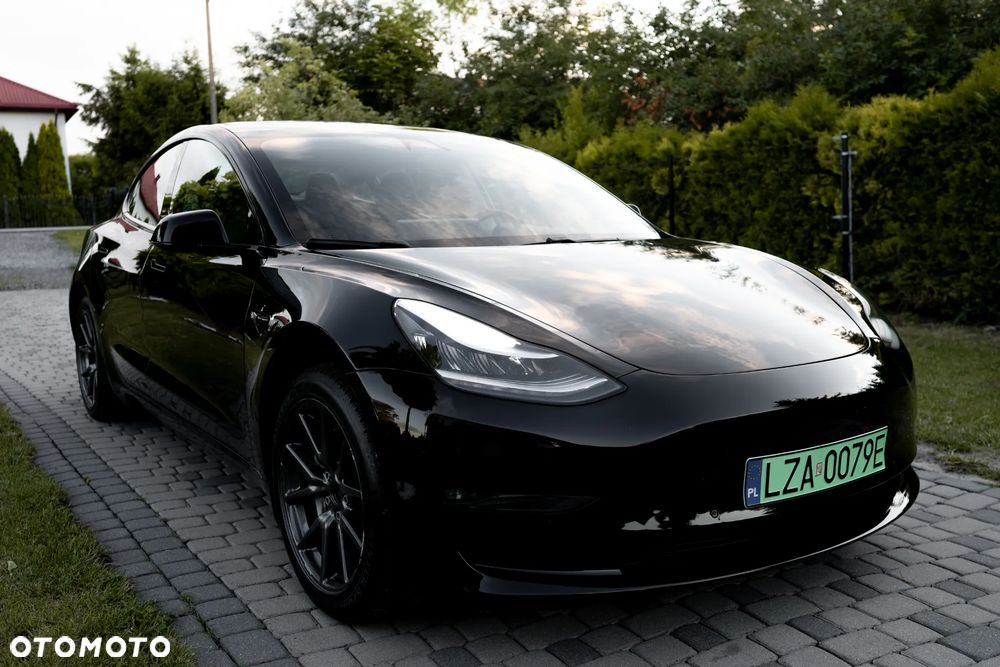 Tesla Model 3 - 4