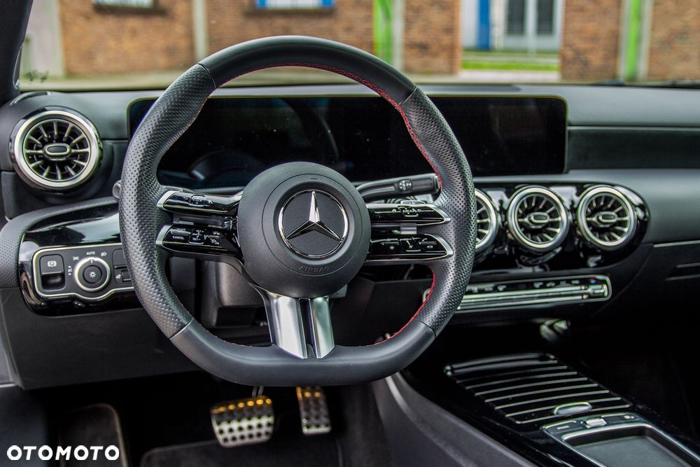 Mercedes-Benz Klasa A 220 4-Matic AMG Line 8G-DCT - 17