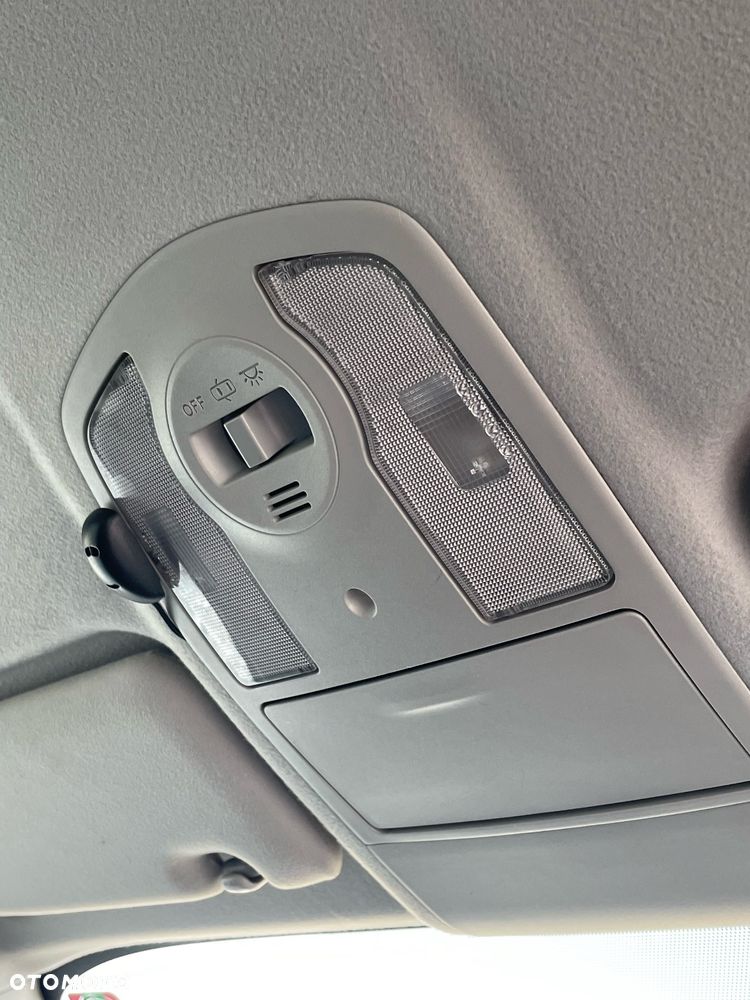 Toyota Prius (Hybrid) Comfort - 29