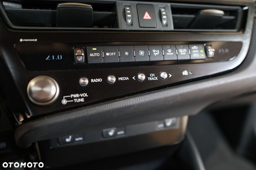 Lexus ES 300h Business Edition - 21