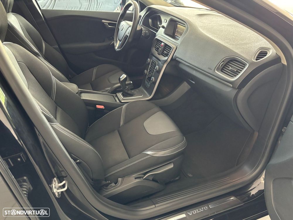 Volvo V40 2.0 D3 Momentum - 12
