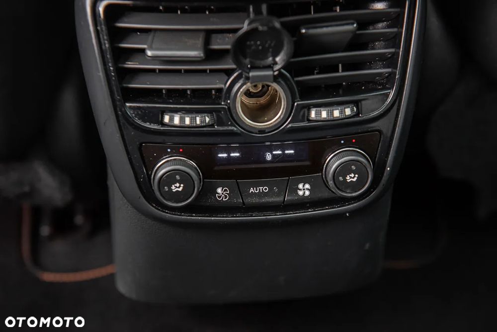 Peugeot 508 RXH 2.0 HDi HYbrid4 - 32