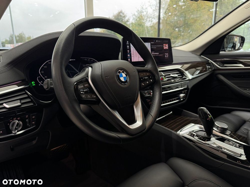 BMW Seria 5 530e Luxury Line - 8