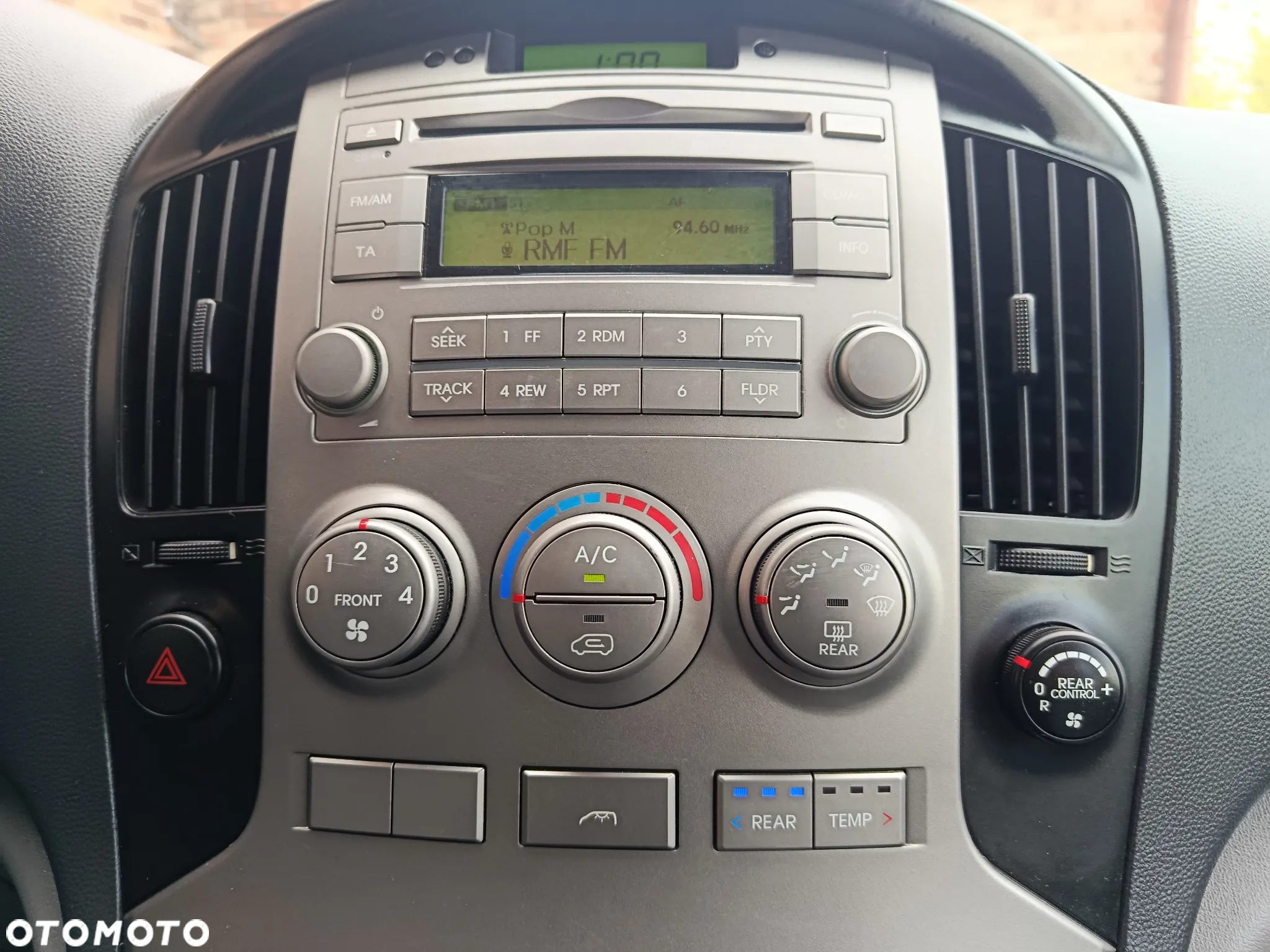 Hyundai H-1 2.5 CRDi Travel Comfort - 25