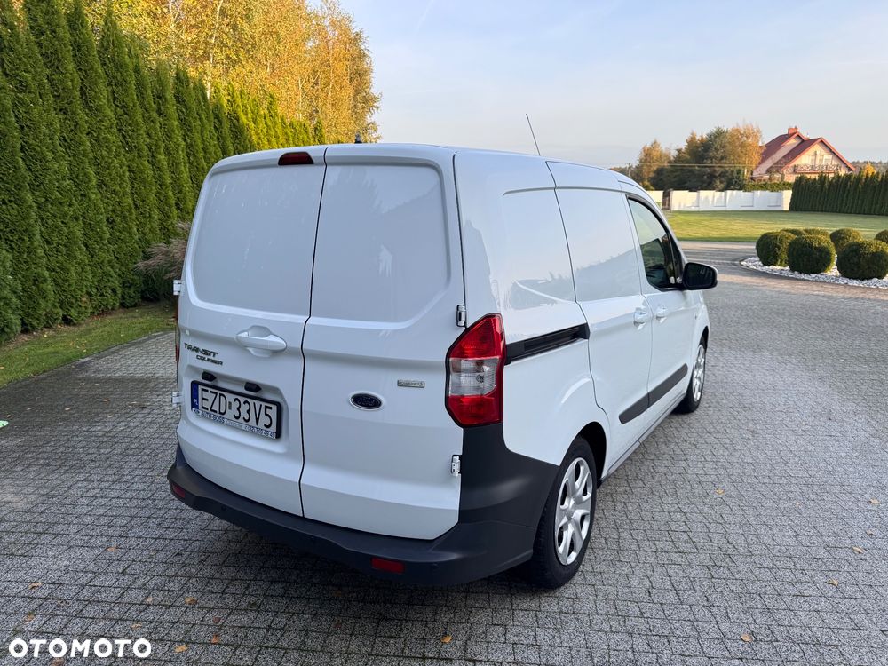 Ford Transit Courier - 10