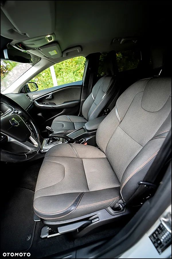 Volvo V40 Cross Country - 33