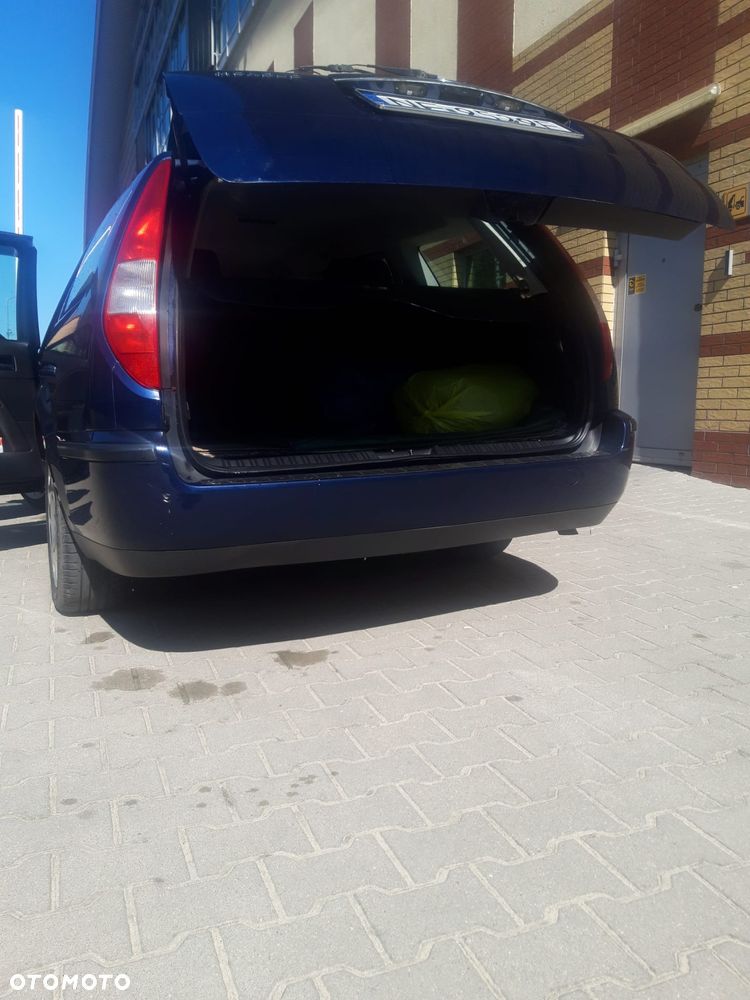 Ford Mondeo 1.8 Ghia - 30