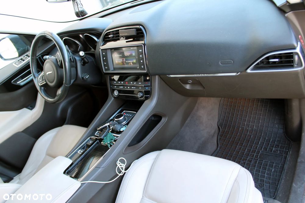 Jaguar F-Pace 20d AWD Prestige - 12