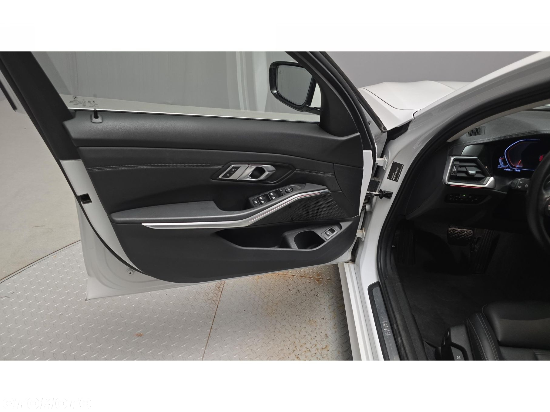 BMW Seria 3 320d xDrive Luxury Line - 17