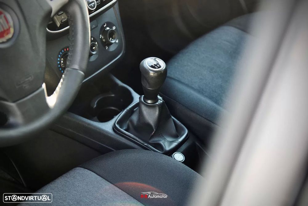 Fiat Punto 1.3 M-Jet Lounge S&S - 15