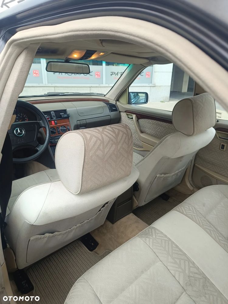 Mercedes-Benz Klasa C 180 Elegance - 10