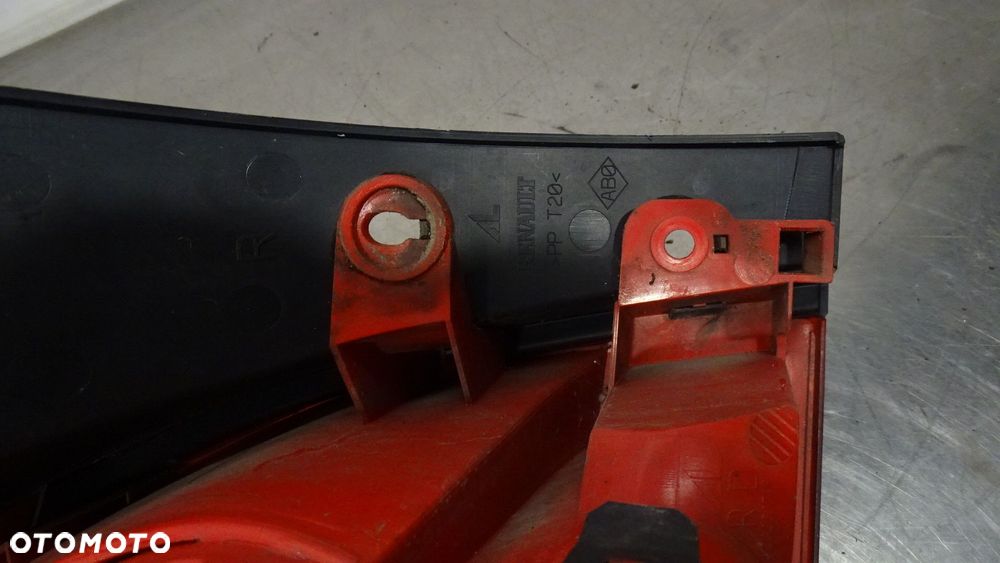 LAMPA PRAWA TYLNA RENAULT CLIO III 1.5DCI - 8