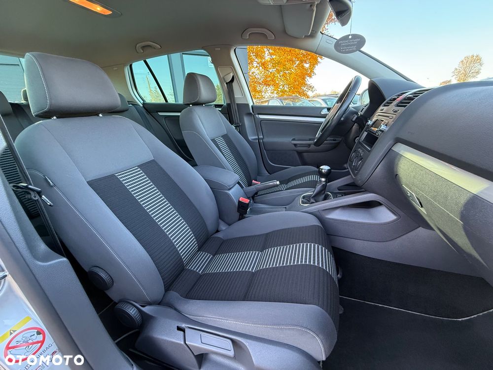 Volkswagen Golf - 34