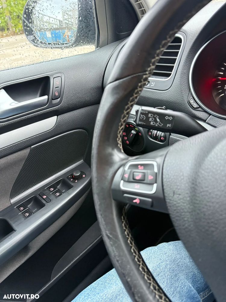 Volkswagen Golf 1.6 TDI DPF BlueMotion Technology MATCH - 28