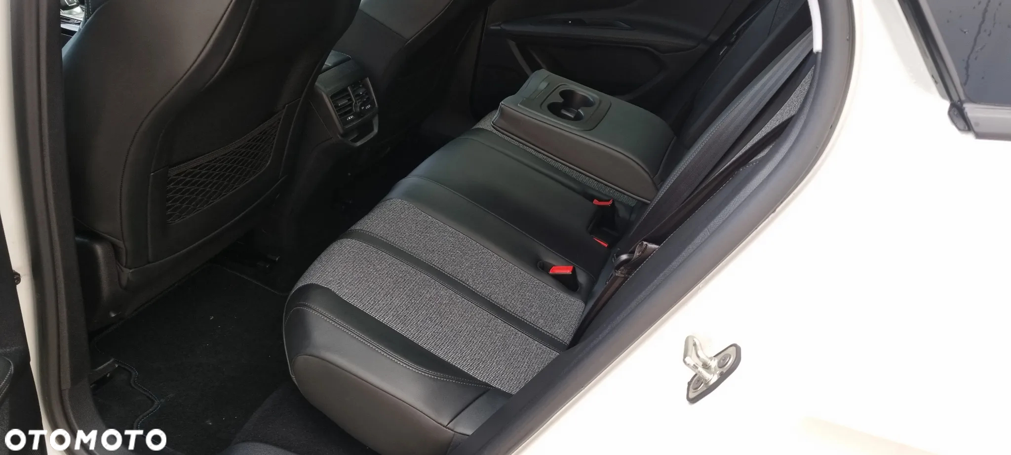 Peugeot 3008 BlueHDi 180 Stop & Start EAT8 Allure - 16