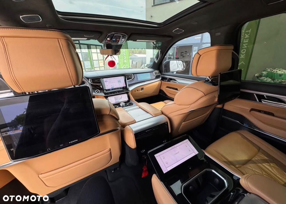 Jeep Grand Wagoneer - 11