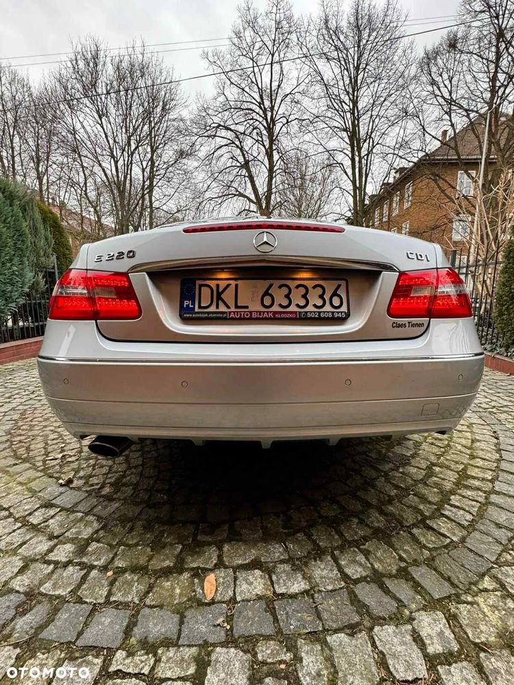 Mercedes-Benz Klasa E 220 CDI DPF Coupe BlueEFFICIENCY 7G-TRONIC Avantgarde - 7