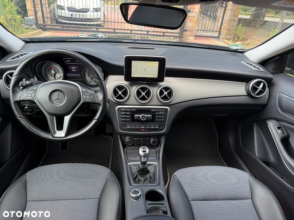 Mercedes-Benz GLA 200 Urban - 14