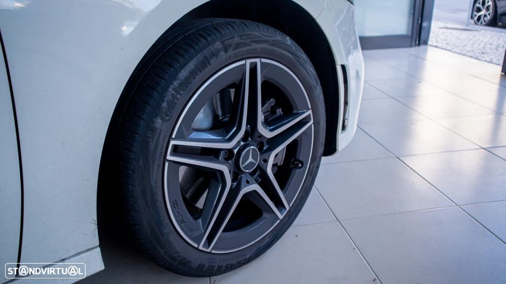 Mercedes-Benz A 250 e AMG Line - 4