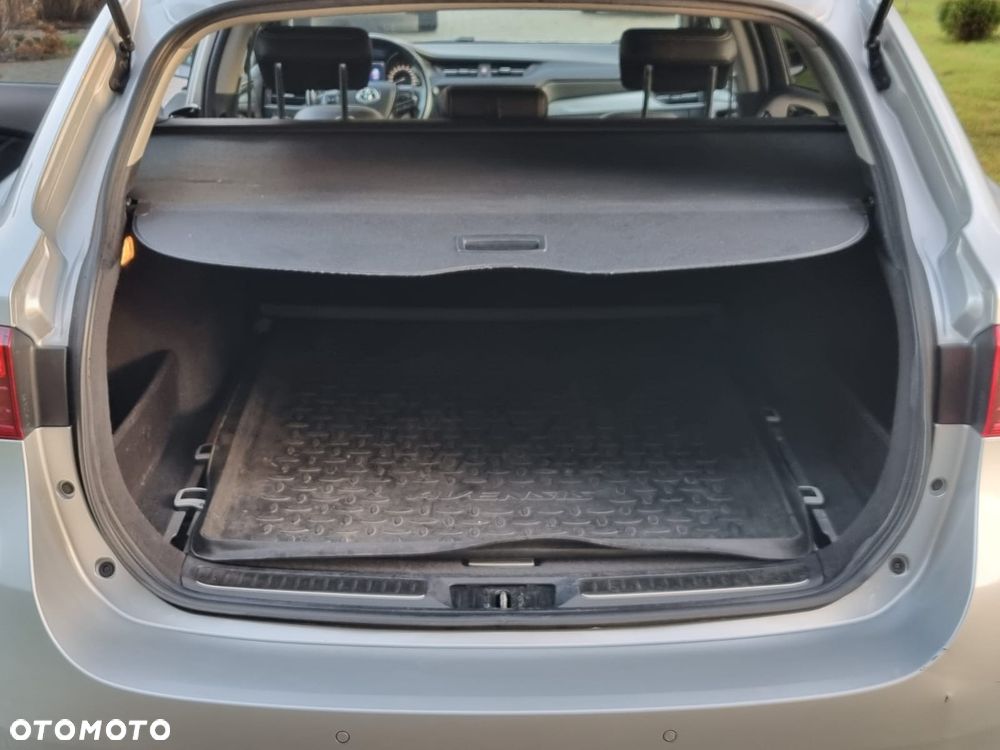 Toyota Avensis 2.0 D-4D Premium - 22