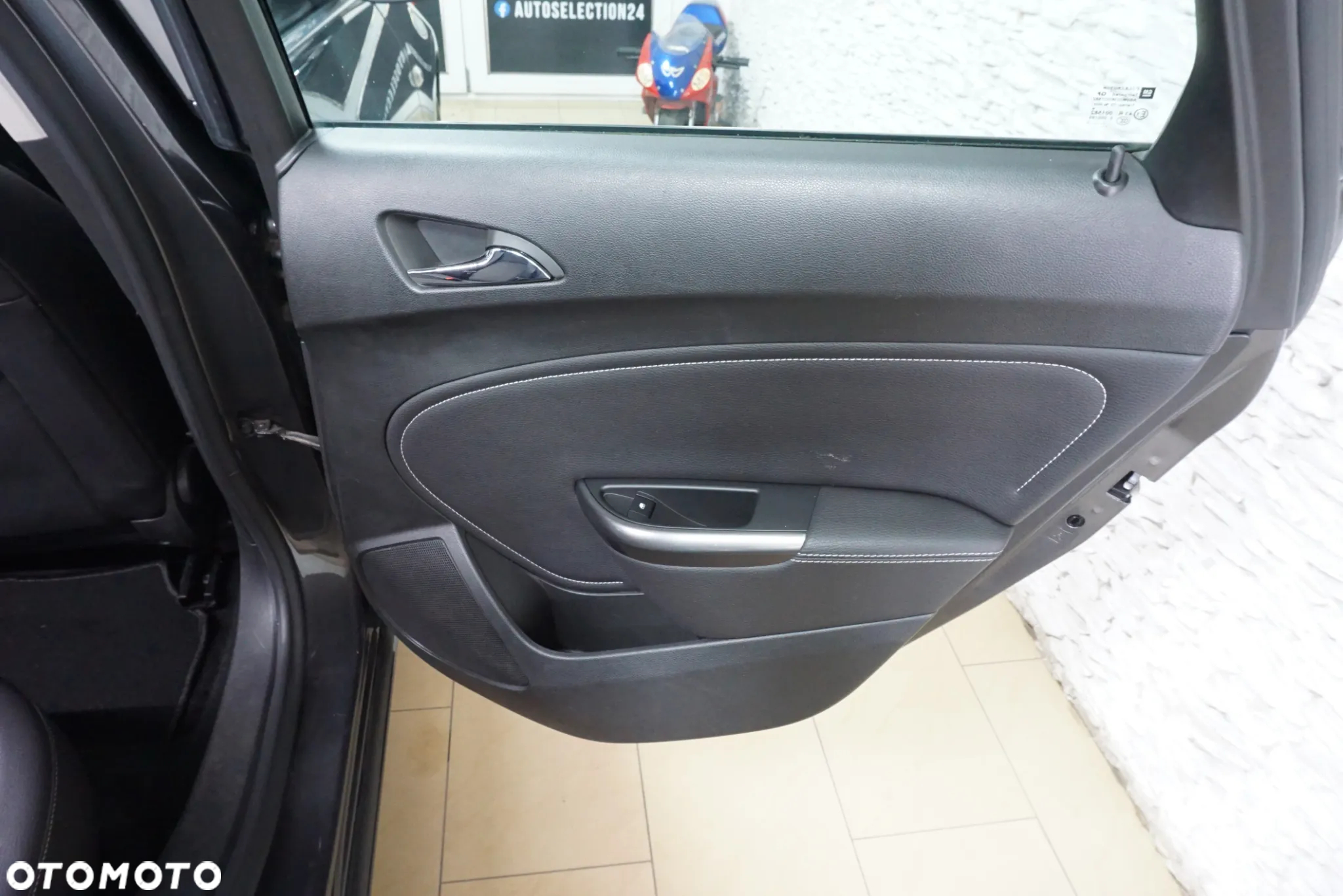 Opel Astra 1.4 Turbo Cosmo - 14