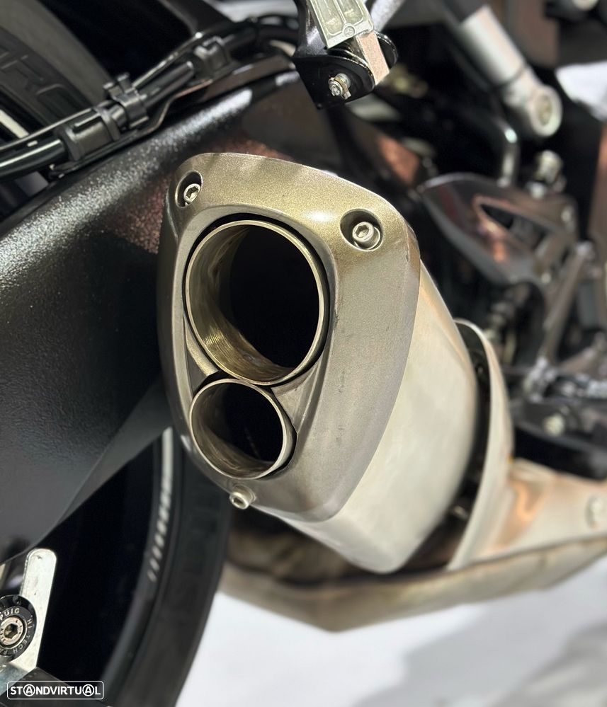 Suzuki GSX 1000 S - 11