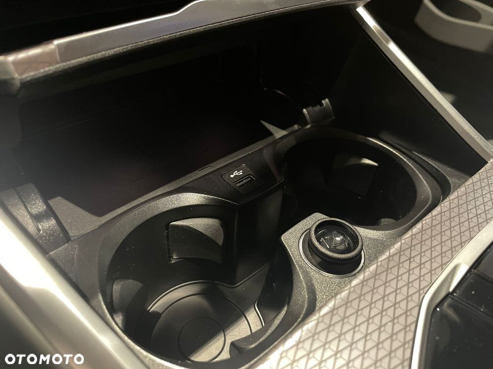 BMW M3 Competition M xDrive - 32