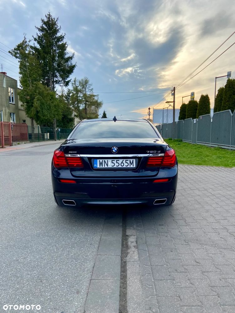 BMW Seria 7 750d xDrive - 13