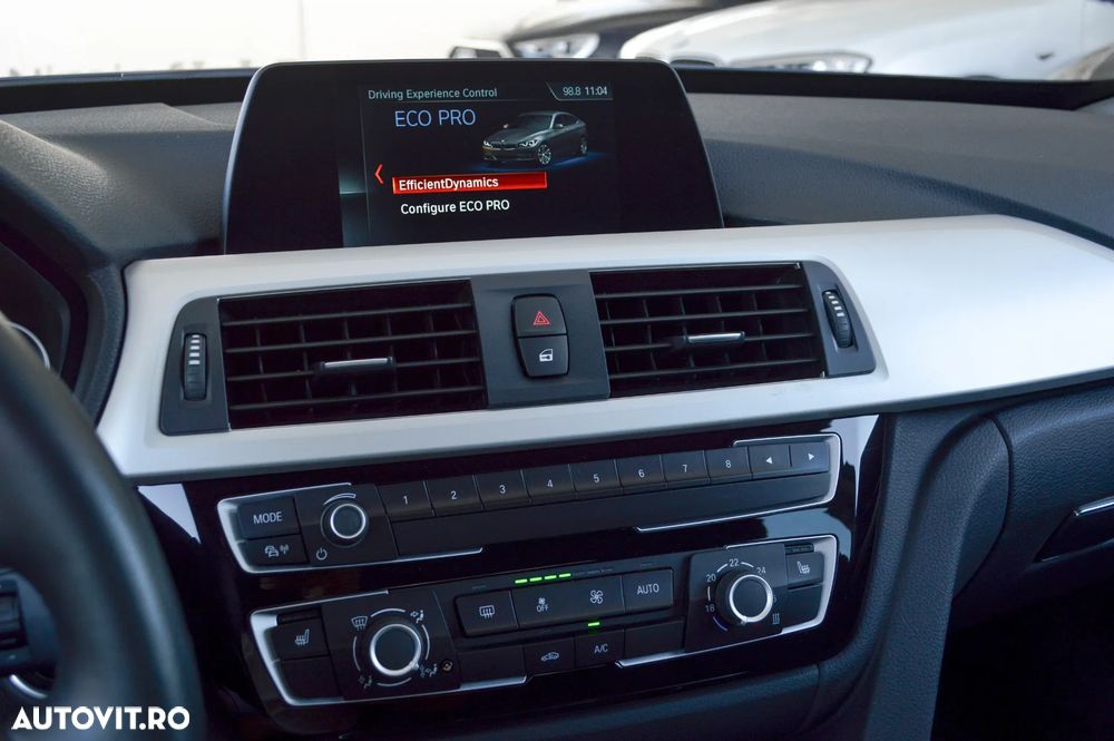 BMW Seria 3 320d Aut. Sport Line - 22