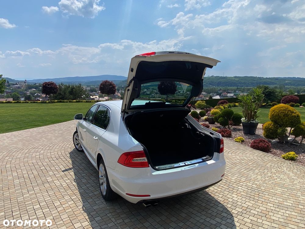 Skoda Superb 2.0 TDI 4x4 L&K DSG - 6