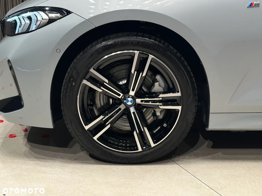 BMW Seria 3 330i xDrive M Sport sport - 3