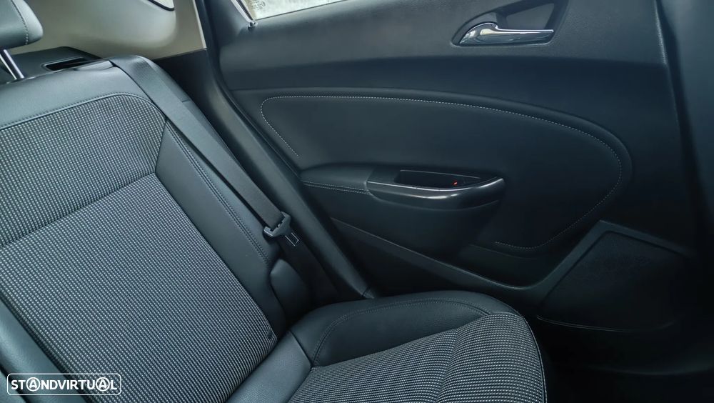 Opel Astra 1.7 CDTi Cosmo - 11