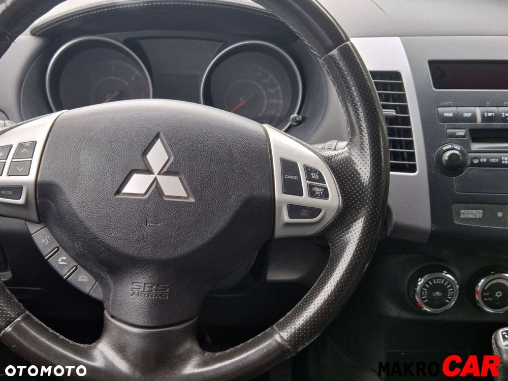 Mitsubishi Outlander - 8