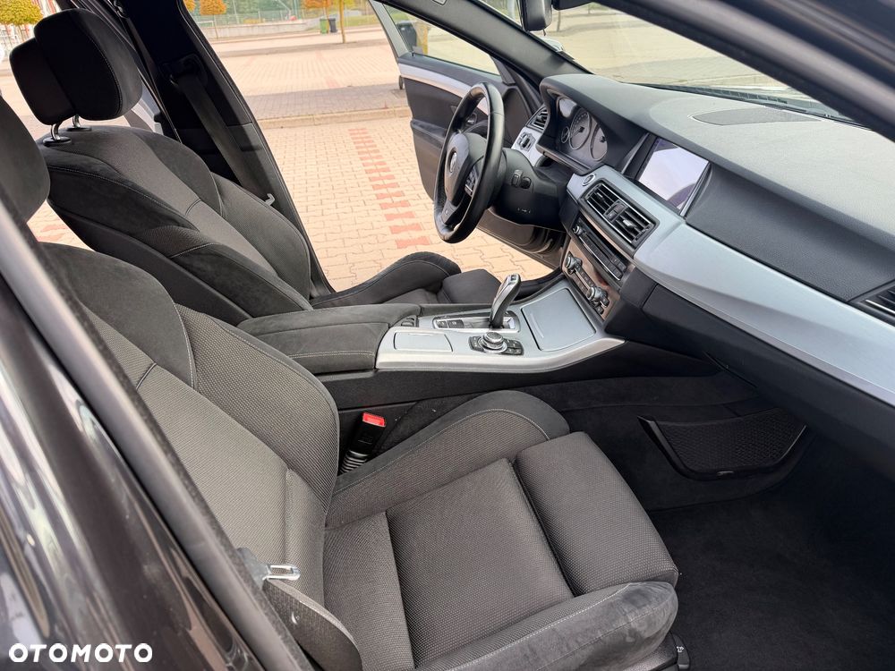 BMW Seria 5 525d - 37