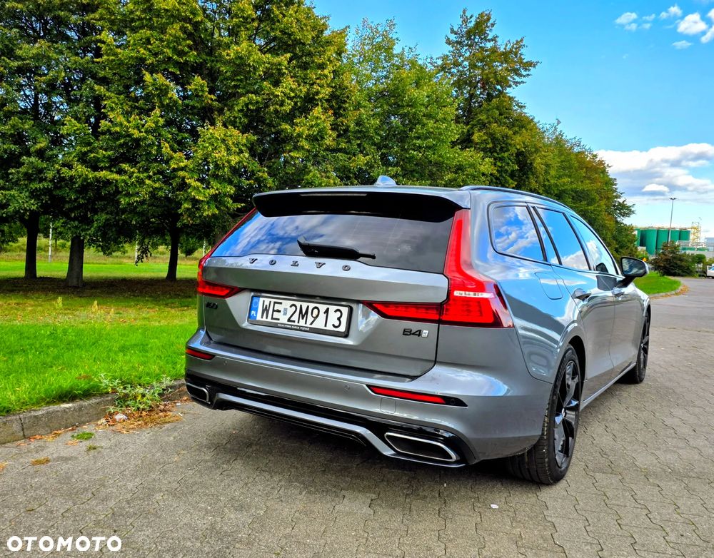 Volvo V60 B4 B R-Design - 2